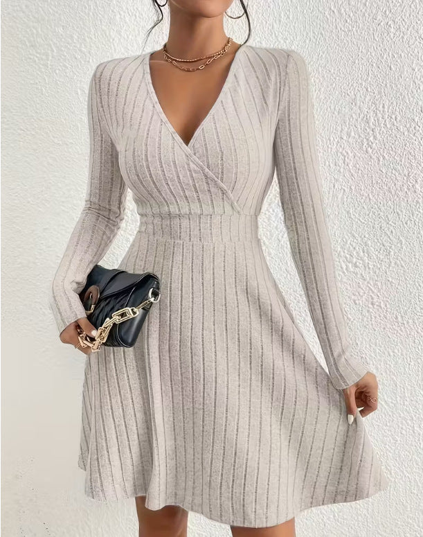 Elegant Long-sleeved Solid-color V-neck Waist-cinching Dress